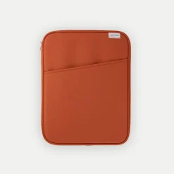 A Low Hill Basic 13 in. Pouch