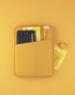 A Low Hill Basic 13 in. Pouch