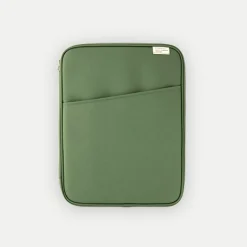A Low Hill Basic 13 in. Pouch