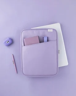 A Low Hill Basic 13 in. Pouch
