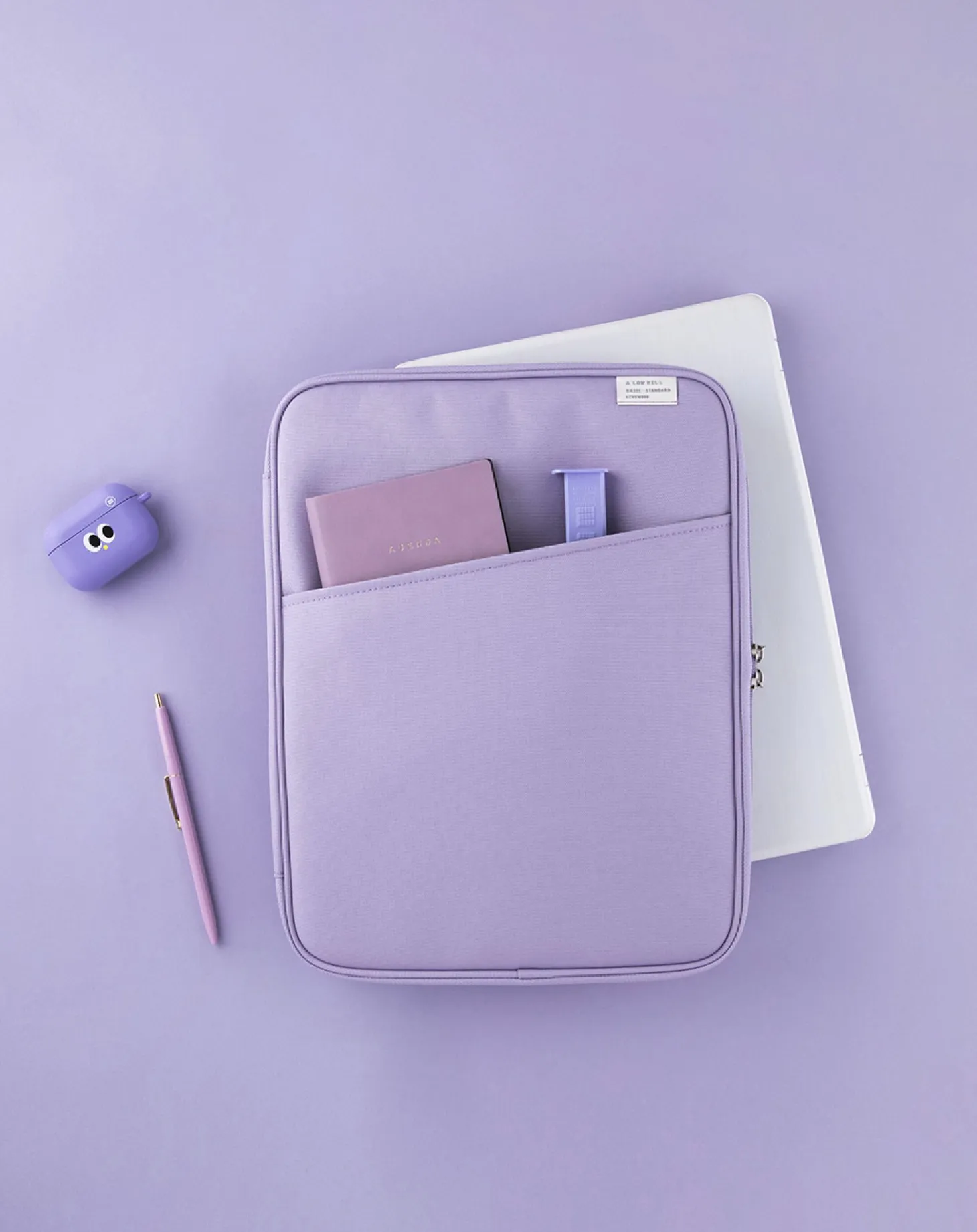 A Low Hill Basic 13 in. Pouch