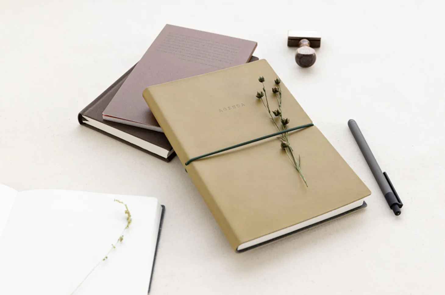 Large Agenda Grid Notebook v4