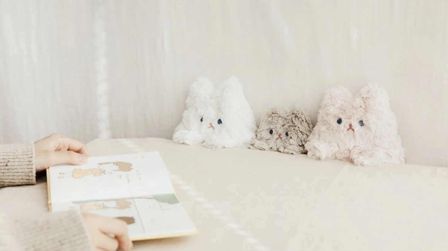 Piyo Cat Fur Zipper Clutch