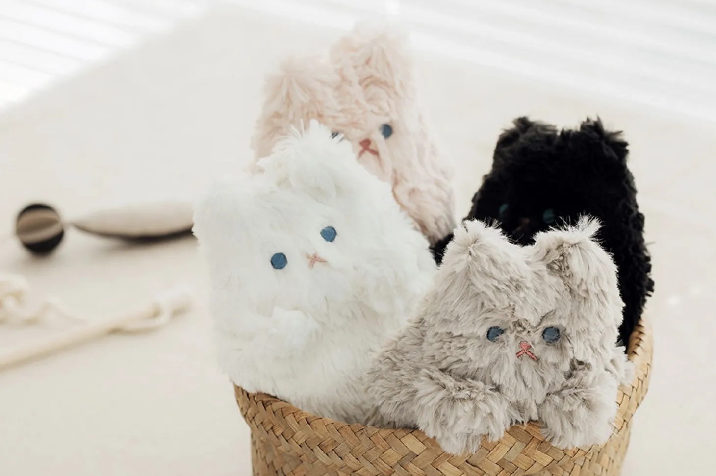 Piyo Cat Fur Zipper Clutch