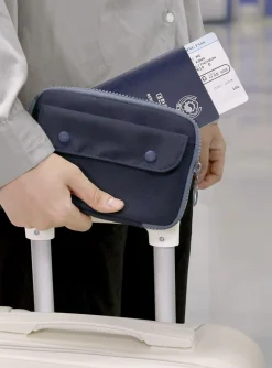 Voyager RFID-Blocking Passport Pouch